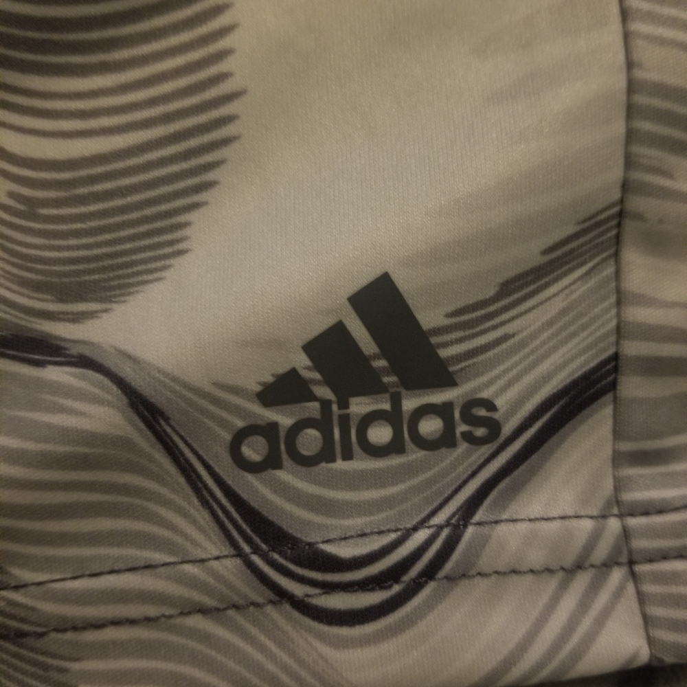 Adidas kids shorts size 6 - Picture 3 of 4